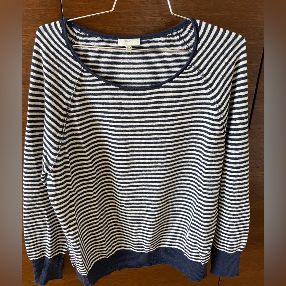 Joie sweater with raglan sleeves and elbow patches. 70% wool, 30% cashmere.